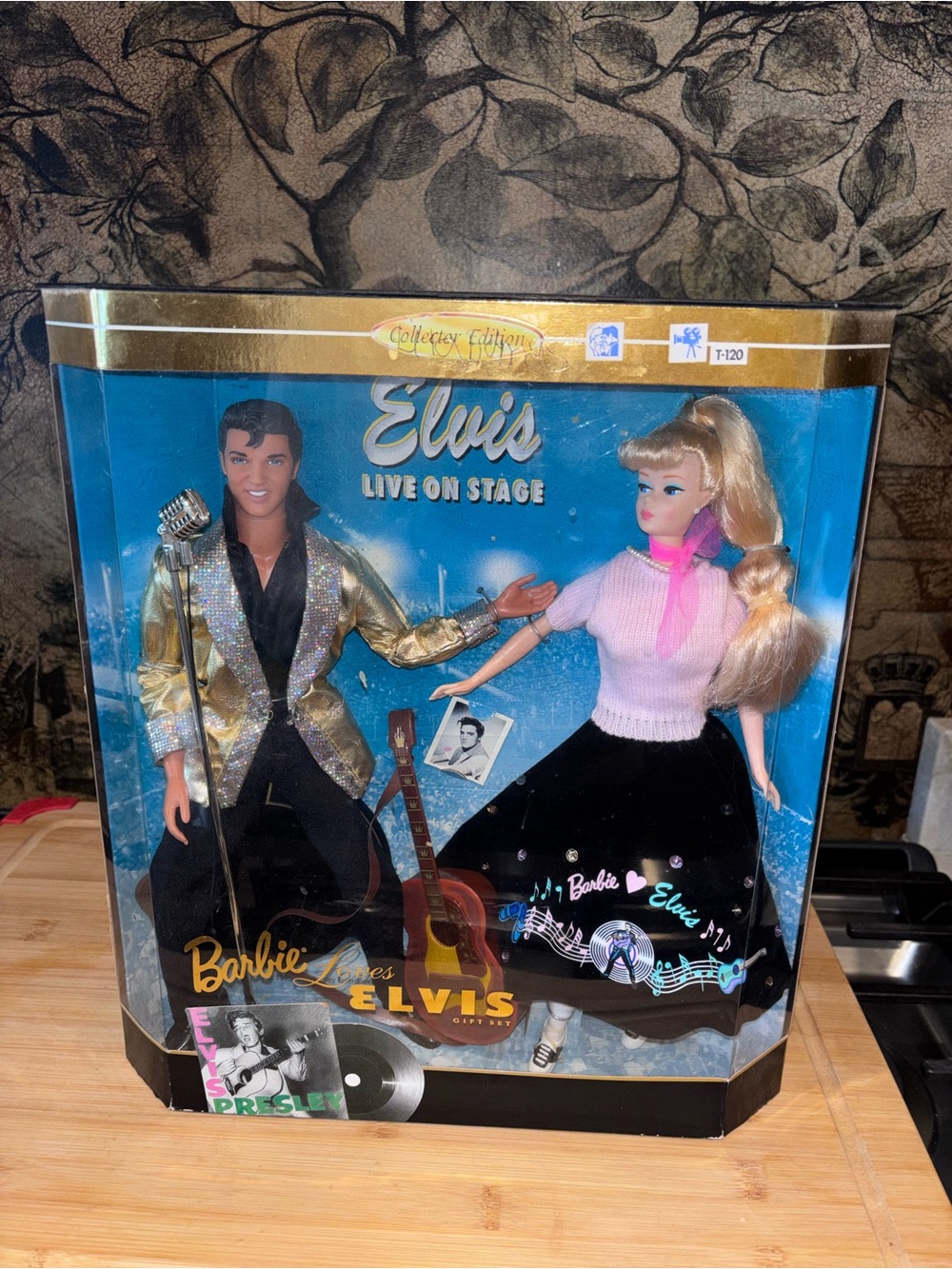 Barbie loves Elvis Mattel 1996 collectors set Elvis live on stage new inbox seal